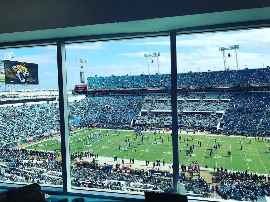 KMart_LI's tweet photo. #BillsMafia ain’t playing today. They’re EVERYWHERE in Jacksonville. ... But will their team play spoiler today? 🤔 #Bills #Jaguars https://t.co/jABnYR9ZJ1