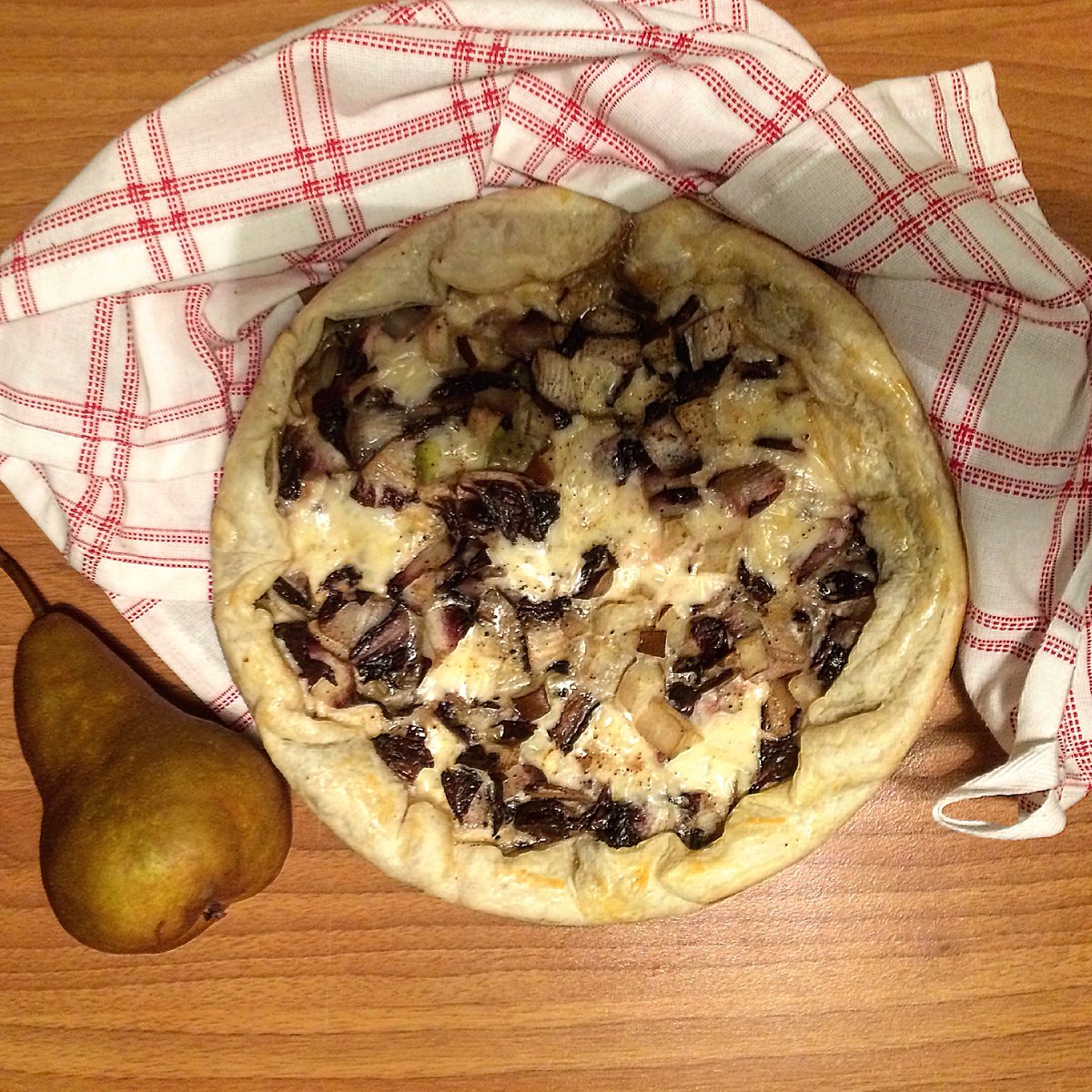 ilmiomondoverde's tweet photo. #tortasalata #pere #radicchio #fontina #porro #mangiaresano #healthyfood #fruit #vegetals https://t.co/J4vC3GkxZo