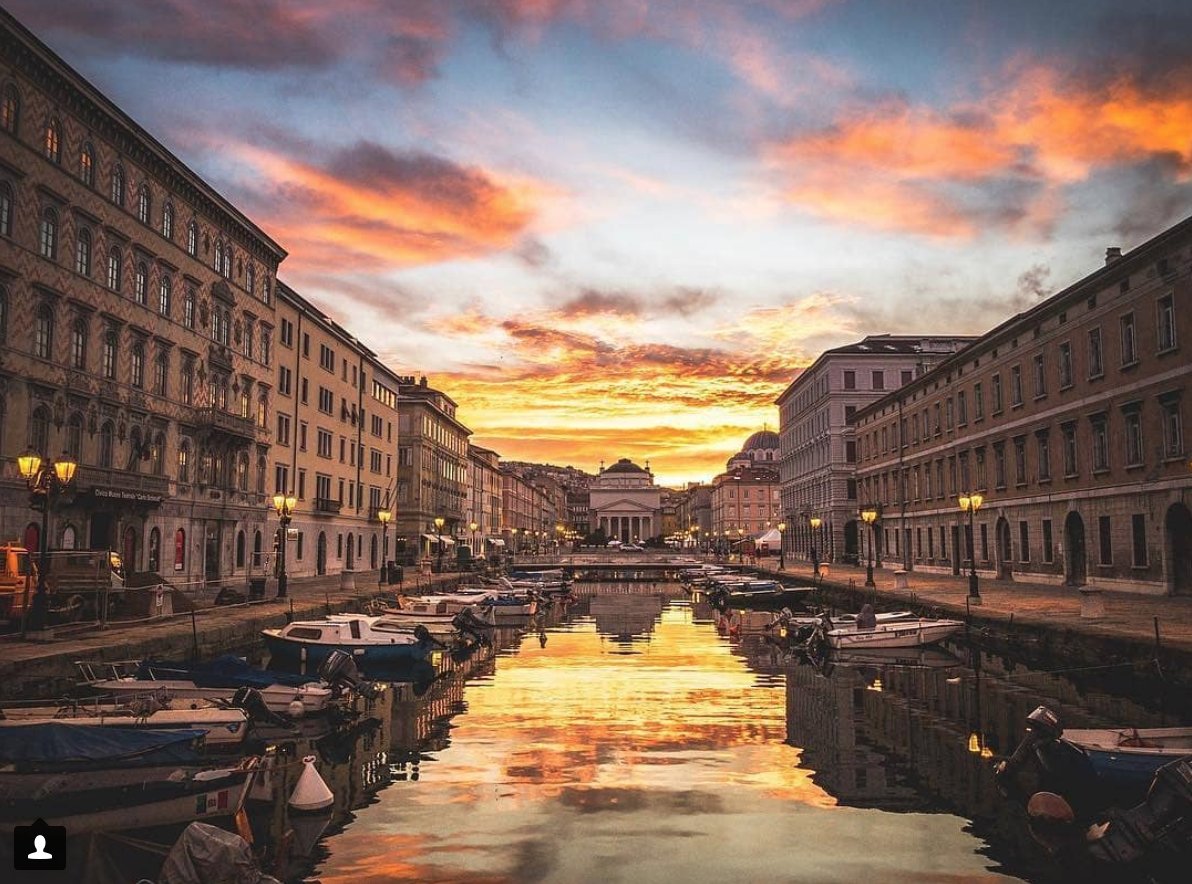 TriesteSocial's tweet photo. E se fosse tutto un disegno?

📸 luca_savino_ph | #TriesteSocial #DiscoverTrieste https://t.co/A2hsaSwZ8D