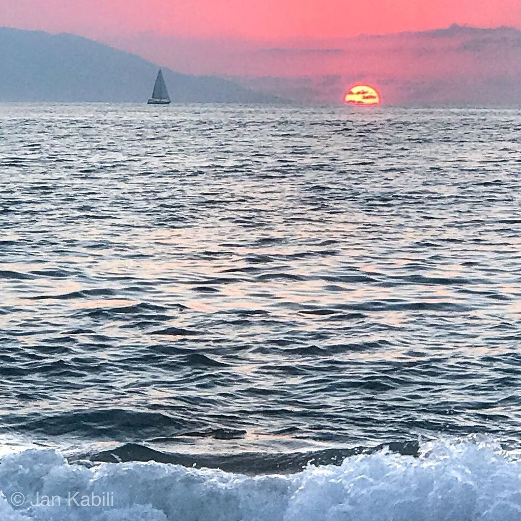 jankabili's tweet photo. Pretty in pink. #pinksky #sunset #worldtravel #surfandsky #wavebreaking #wave #mexico https://t.co/xJi3p2Ca5i https://t.co/Ou8sSHkxeW