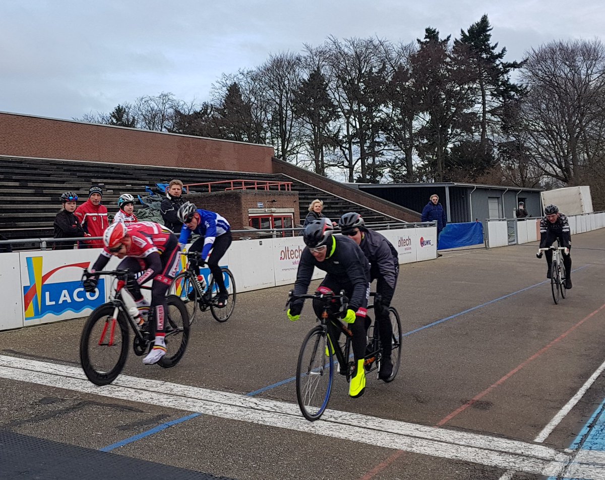 WielerbaanGL's tweet photo. Veteraan Jos Reinders won solo de ijskille #mathsalden #coupedhiver rit  11. https://t.co/wlxKYRYTwJ