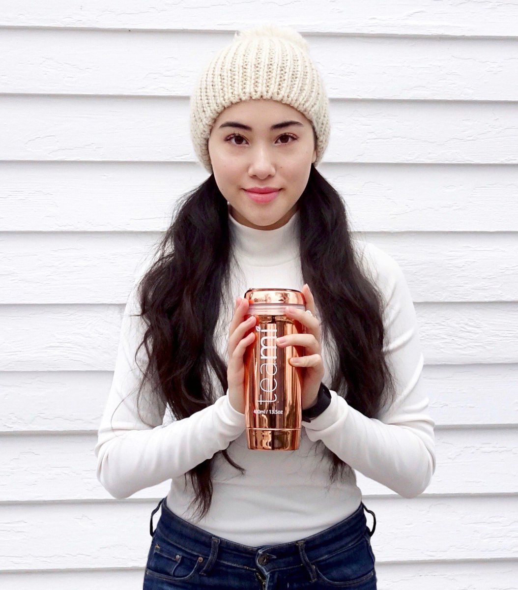 ElenaHouse's tweet photo. Christmas may be over, but it’s not too late to get yourself a little something this year! 😜
I’m in ❤️ with my new rose gold @teamiblends tumbler and take it everywhere! Not to mention, I really need their tea to detox after the holidays 😂 https://t.co/XkP57N6EnJ