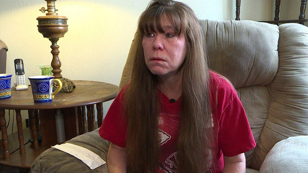 fox4kc's tweet photo. Burglar breaks into KCK family’s apartment, steals presents and belongings on Christmas Eve https://t.co/v8YjK9ZR1z https://t.co/whQmjBQVF0