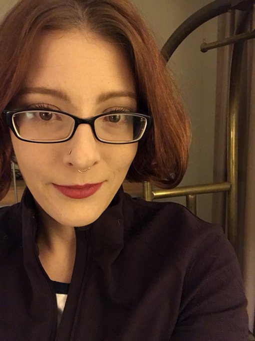 How did anyone ever remember to put on lipstick before front facing cameras? #femmeimposterprobs https://t<a href="/tag/femmeimposterprobs"class="tags"><span>#femmeimposterprobs</span></a>