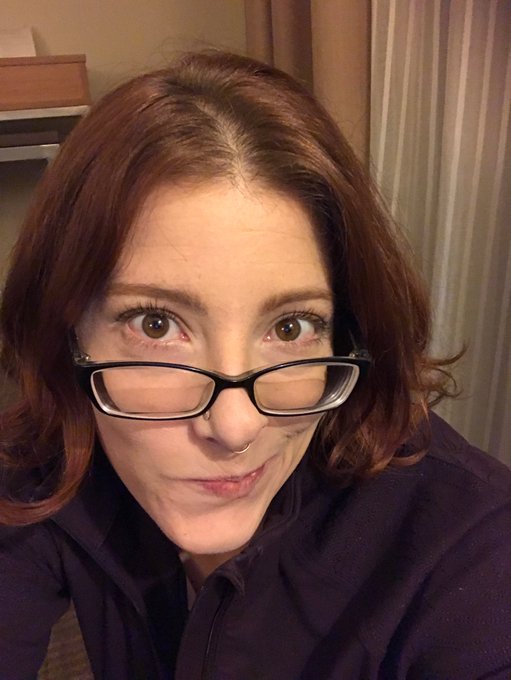 How did anyone ever remember to put on lipstick before front facing cameras? #femmeimposterprobs https://t<a href="/tag/femmeimposterprobs"class="tags"><span>#femmeimposterprobs</span></a>