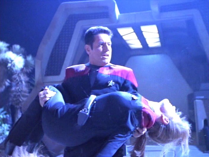reign_netflix's tweet photo. @StarTrek Why? I need more than 280 characters 😶 https://t.co/KijBCHgHWH