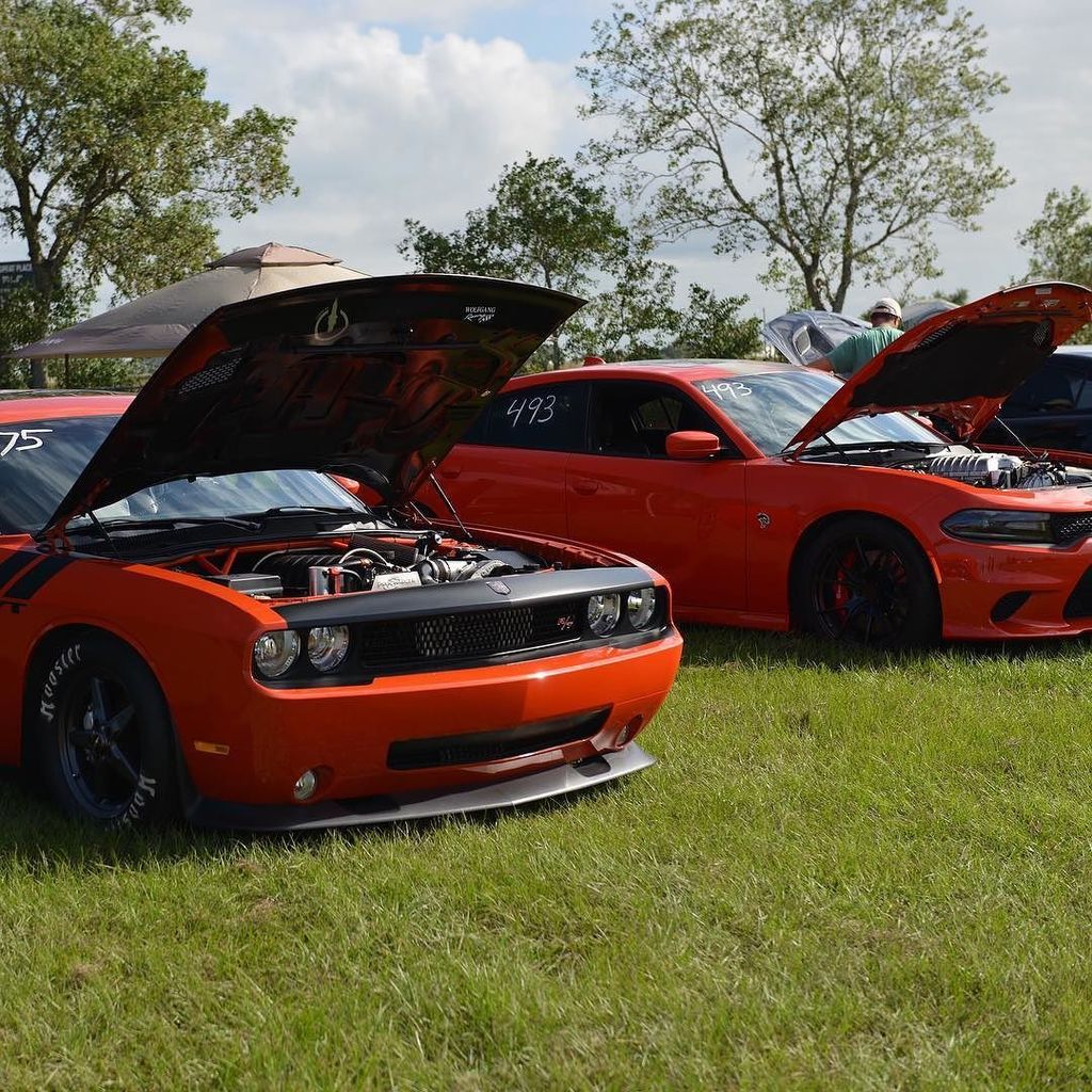 LSMoparFest's tweet photo. Celebrating #BoxingDay with two Canadians. #FallFinale #LSMF17 #BeyondTheCars #BringYourMopar #MOPARfam #Htown #Houston #CarShow #DragRacing #Mopar #SRT #Pennzoil #RaceForACase #CarsOfInstagram #Charger #Challenger #Magnum #Chrysler300 #HEMI #RT #Scatpac… https://t.co/5cLhB2pNGC https://t.co/9zNVPCg4rf