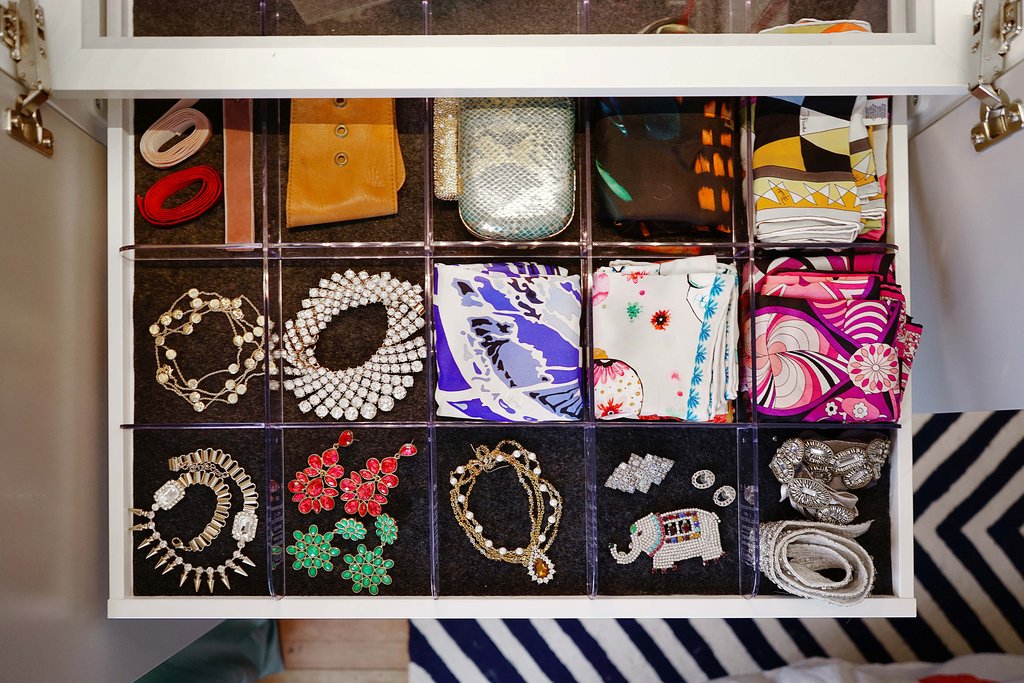 storagechoice's tweet image. Is your closet such a mess that it is causing you stress when trying to pick out your clothes for the day? If so, it may be time to give your closet some love. Check out this article for 6 organization tips from the pros. bit.ly/2iZFbEj