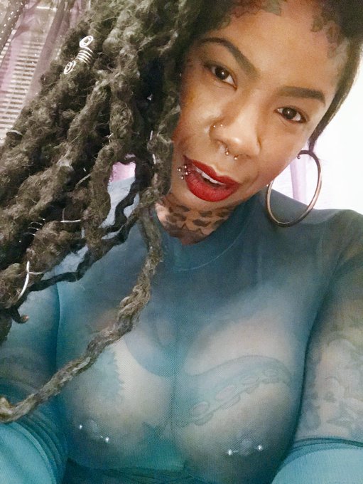 I am #TheFemaleDolph Ah Huhhhh! 🐬😊 @YoungDolph https://t.co/irVnxRST2g<a href="/tag/thefemaledolph"class="tags">#TheFemaleDolph</a>