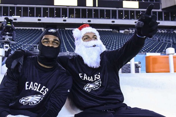 mackhollins's tweet photo. Me: See that?
Shelton: What?
Me: NFC #1 Seed
Us: AYYYYYY!!! https://t.co/xmPLoJ02yI