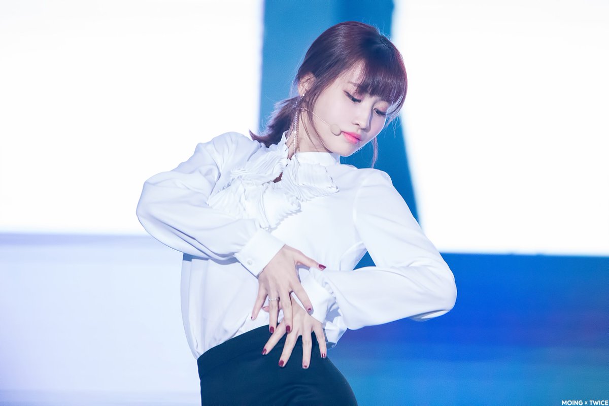 MoingXTwice's tweet photo. 171225 가요대전
자라나라모리모리
헤어 Now올수 없기 때문
#TWICE #트와이스 #MOMO #모모 #もも https://t.co/DuMP0VUTDa