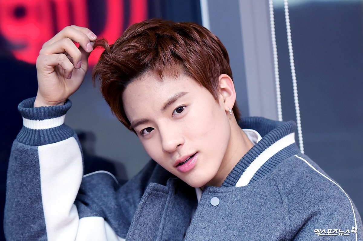 xportsnews's tweet photo. #더보이즈 #THEBOYZ 전원 센터의 위엄
#주학년 #영훈 #활 #에릭 #허현준 #손영재
https://t.co/2RZyhd99cW
https://t.co/H18p8aODU2
https://t.co/ykZj4JXcWR
https://t.co/6AO1R032Y7 https://t.co/mKkmcA4F1R