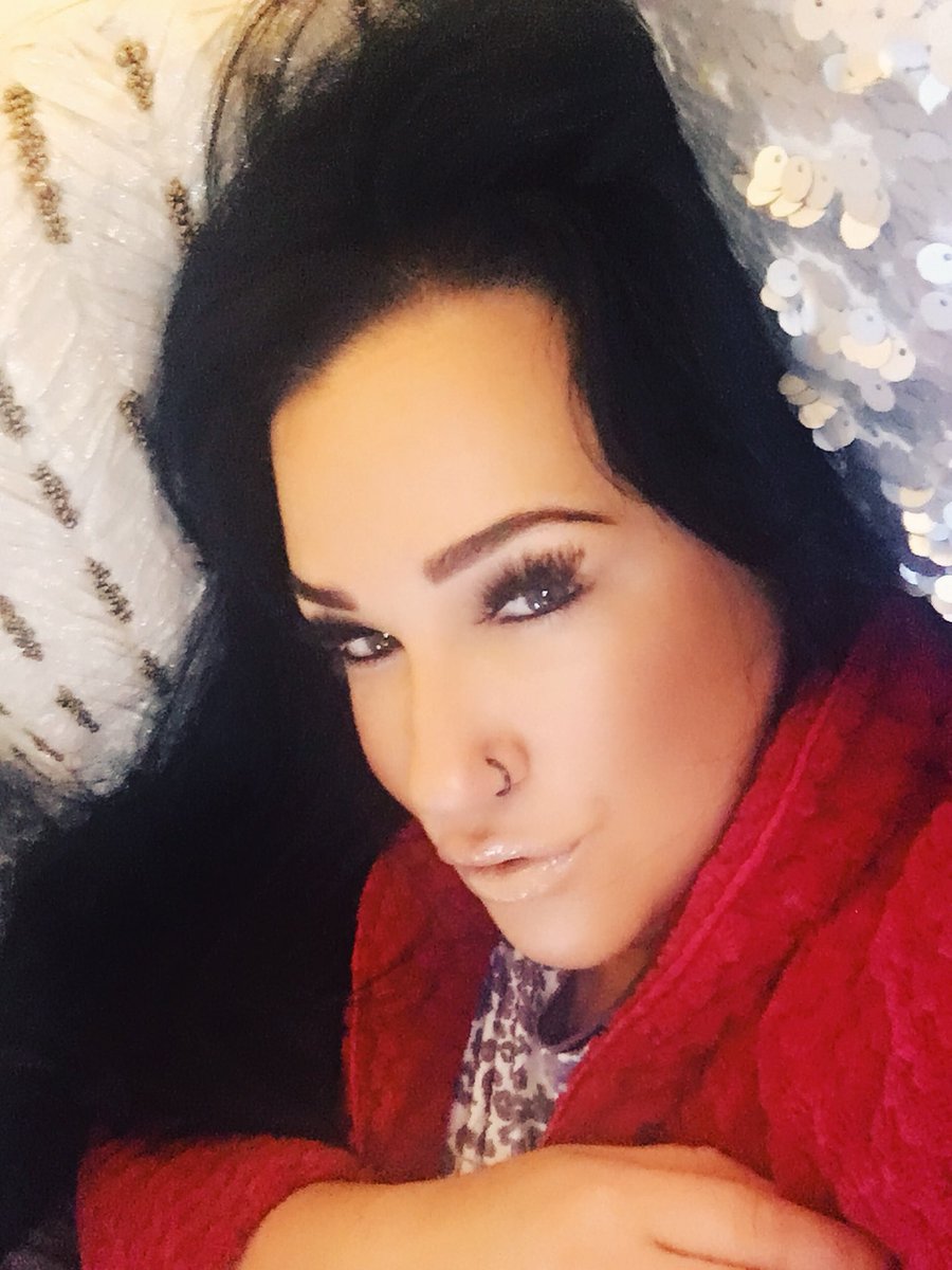 LaudezRose's tweet photo. @RockChick_Nat #ThreadedBrows https://t.co/HyZqVrOYgh