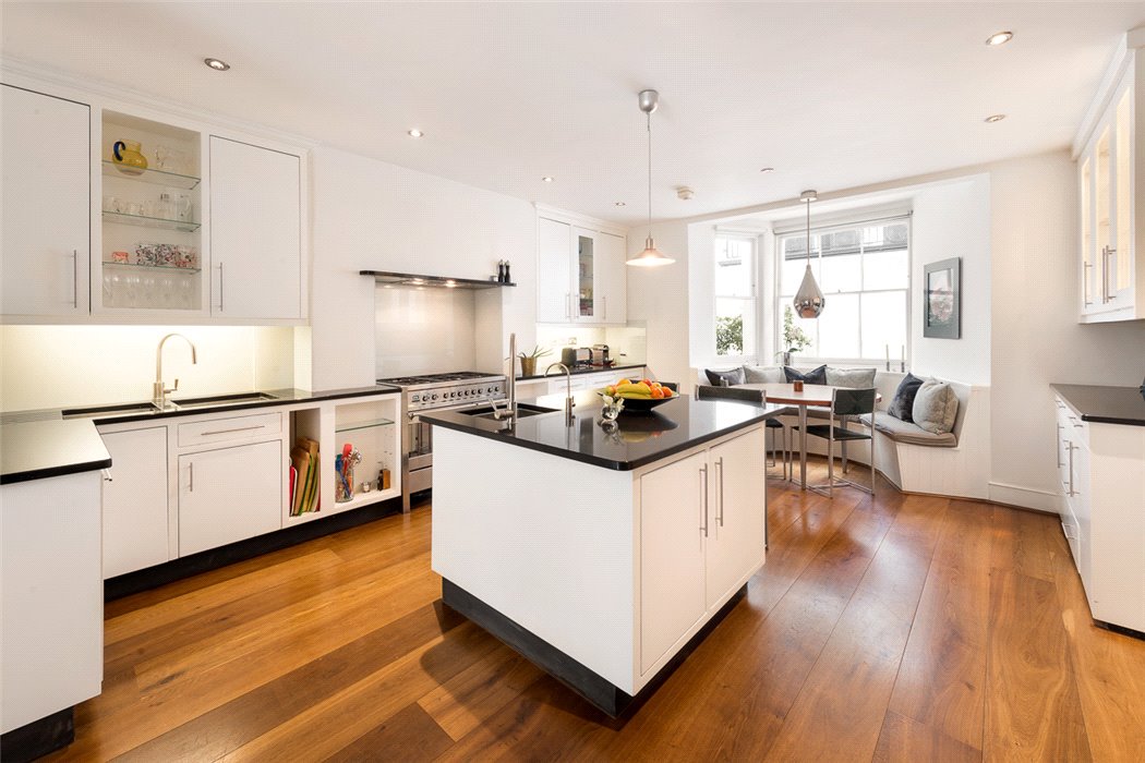 knightfrank's tweet image. Beautiful 6 bedroom #house in #Kensington ideally located for the amenities of both Kensington High Street and Notting Hill Gate ow.ly/5JIg30hlkpy #PrivateView