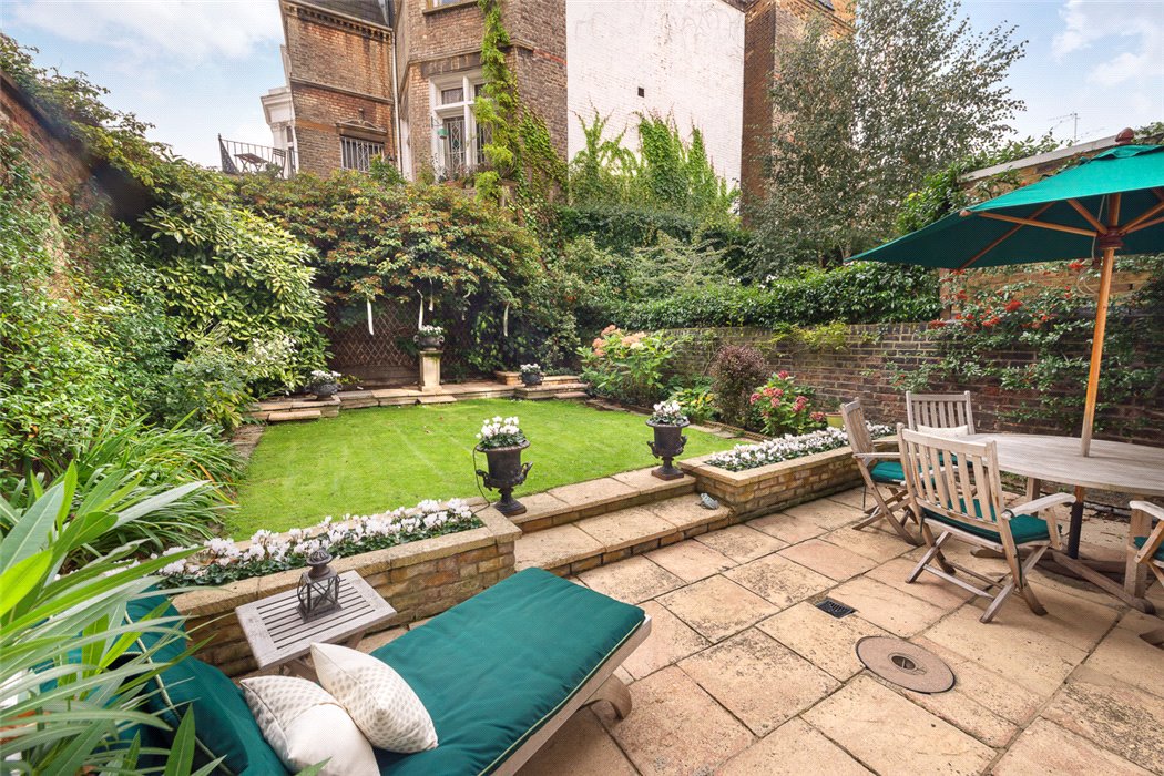 knightfrank's tweet image. Beautiful 6 bedroom #house in #Kensington ideally located for the amenities of both Kensington High Street and Notting Hill Gate ow.ly/5JIg30hlkpy #PrivateView