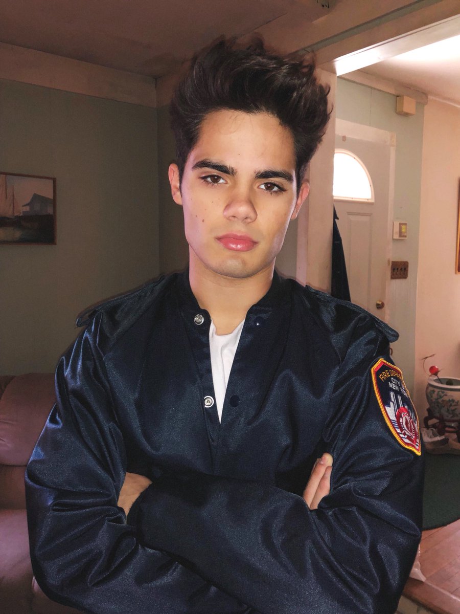 EmeryTKelly's tweet photo. reppin pops jacket (its older than me, and excuse my lil strands of hair lol) https://t.co/toiCcREbwq