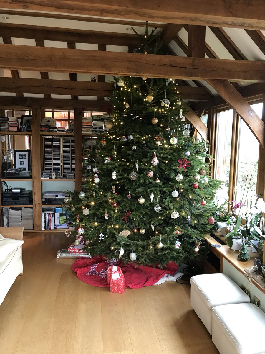 lick_style's tweet photo. We hope you have had a great Christmas! Ensure that you get some Licks this week in our Sale in time for NYE 🎉 #Christmas #BoxingDay https://t.co/Jdp2uuANvT