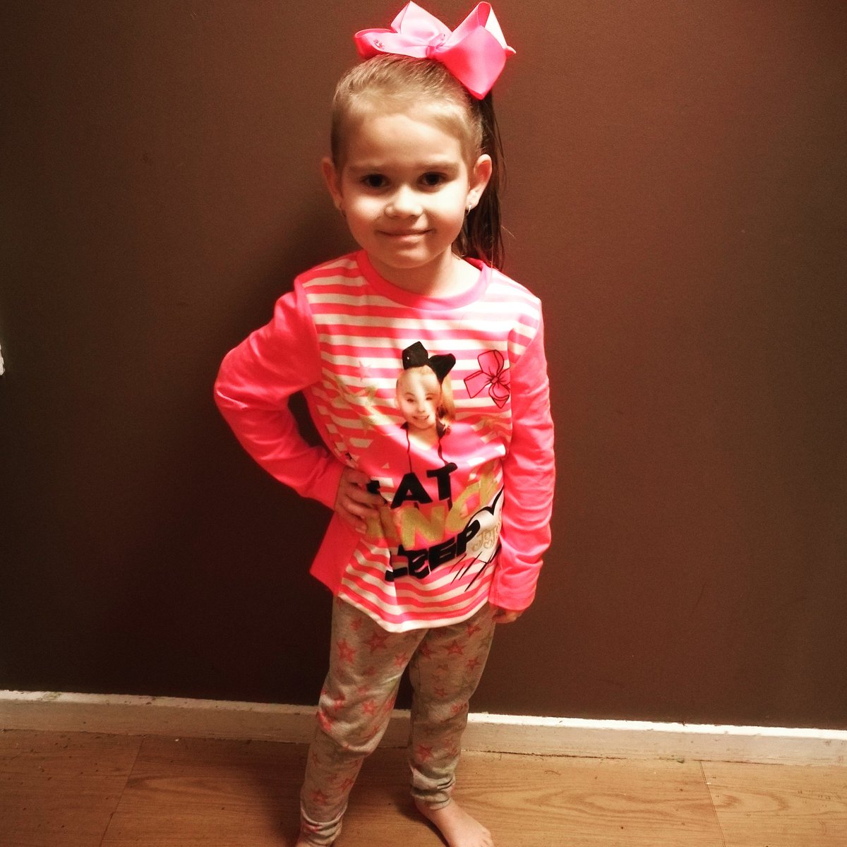J_McGuaneXxX's tweet photo. @itsjojosiwa my 5yr old Honey absolutely loves your bows and clothes. She would love a follow back and/or a shout out. https://t.co/NIrTBCuJPO