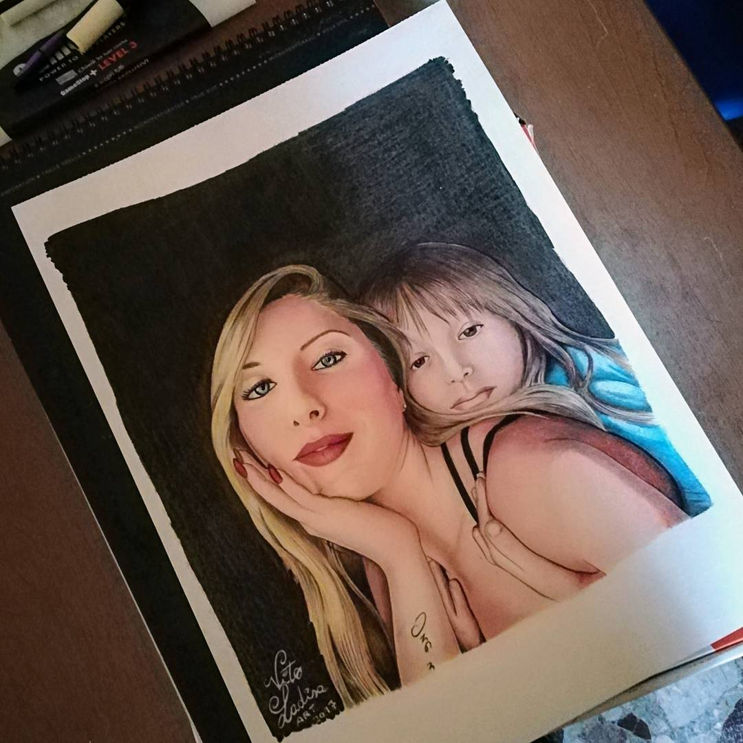 VLScenoArt's tweet photo. Ritratto di una mamma con figlia 

#portrait #ritratto #art #arte #artoftheday #dessin #drawing #pastello #disegno #luminance #picture #passion #love #friends #tatoo #instart #artist #artista #artists #heatherrooney #heather12ooney #supportart #Worldofpencils #thdrawing https://t.co/3NUzczXdRK