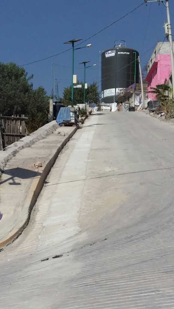 Ecatepec's tweet photo. Realizamos acciones complementarias para mejorar el suministro de agua en el municipio, esta tarde concluimos las obras de reencarpetado de las líneas de conducción entre el Tanque Coanalco y el Tanque #1 de San Andrés. https://t.co/G5C2C3U5Vi