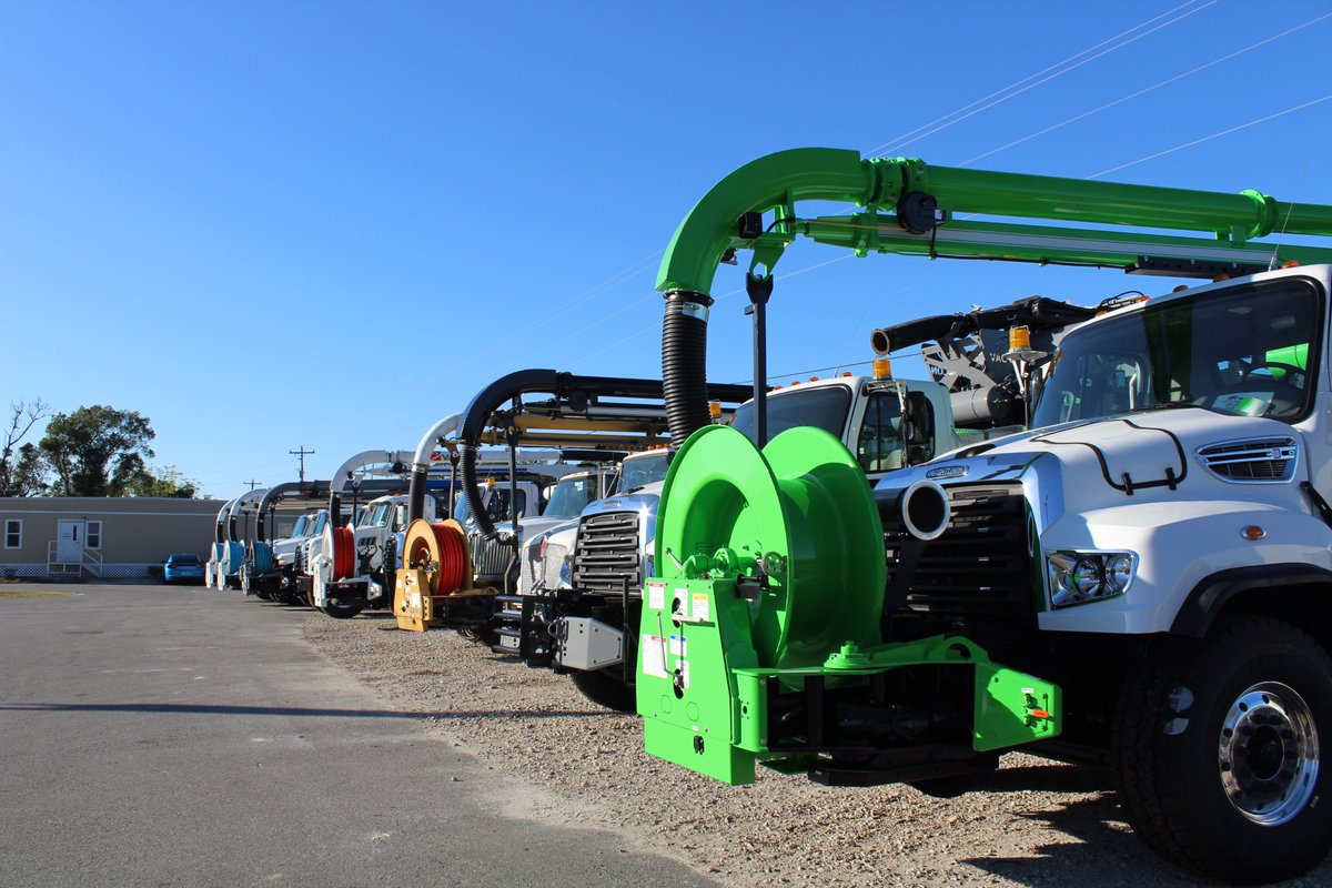VacConTrucks's tweet photo. Happy Holidays  #morepowerto you! https://t.co/tZjZNv0yqv