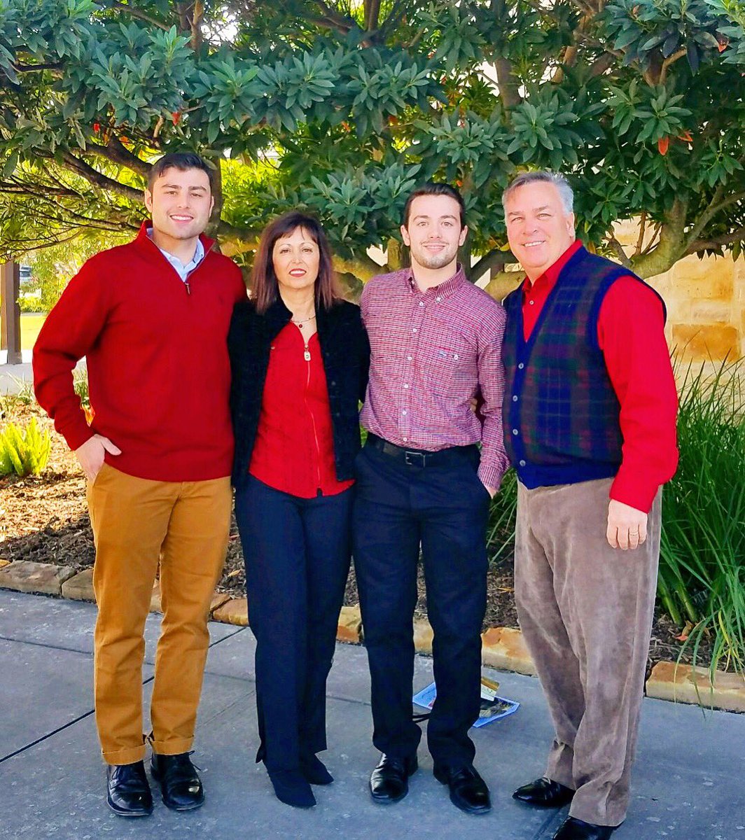 Happy holidays from the boys of Beta Phi! We hope everybody had a merry Christmas and is looking forward to 2018 🎄🎁