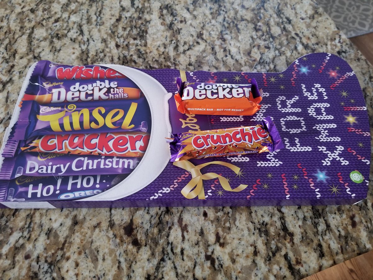 IrishnKentucky's tweet photo. @CadburyUK @CadburyIreland seriously?? Large is the new travel size??? #LargeStocking #WellTheCardboardStockingIsLargeIllGiveYouThat #SignOfTheTimes https://t.co/tzc5Lp3Tqc