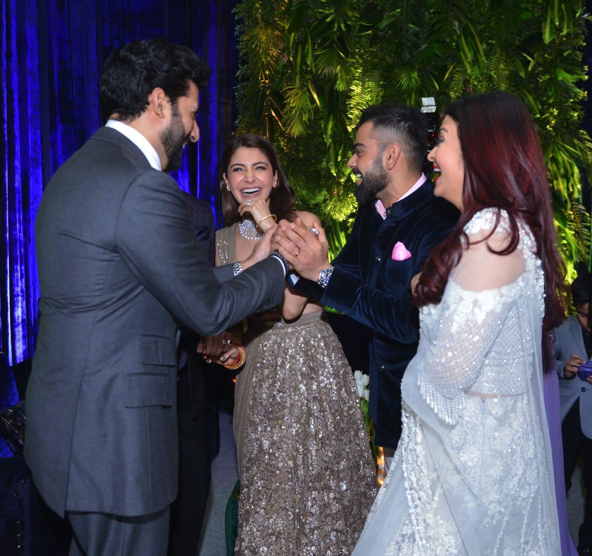  @AnushkaSharma &  @imVkohli with  @juniorbachchan,  #AishwaryaRai &  @SrBachchan at their reception   #Virushka  #VirushkaReception