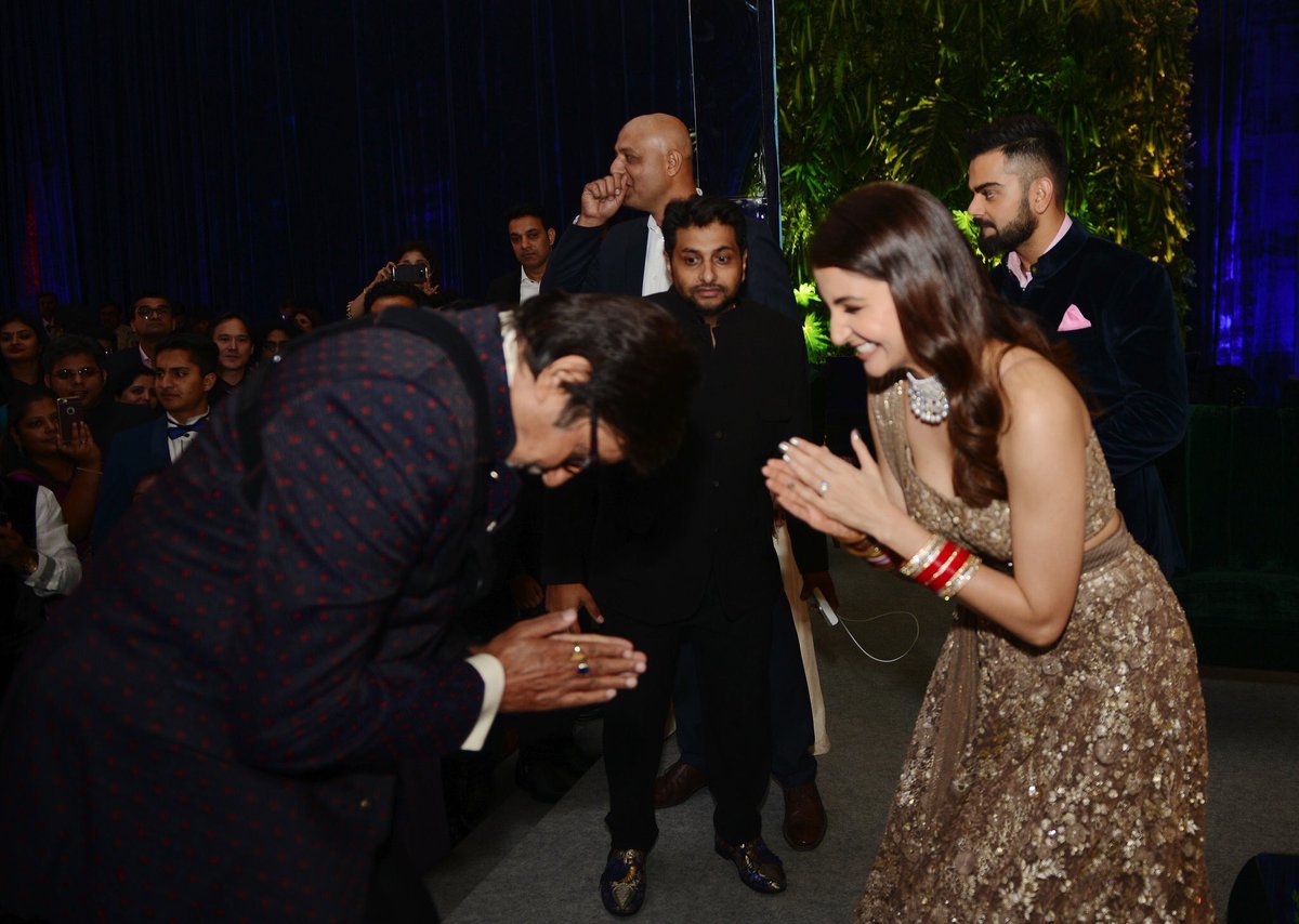  @AnushkaSharma &  @imVkohli with  @juniorbachchan,  #AishwaryaRai &  @SrBachchan at their reception   #Virushka  #VirushkaReception