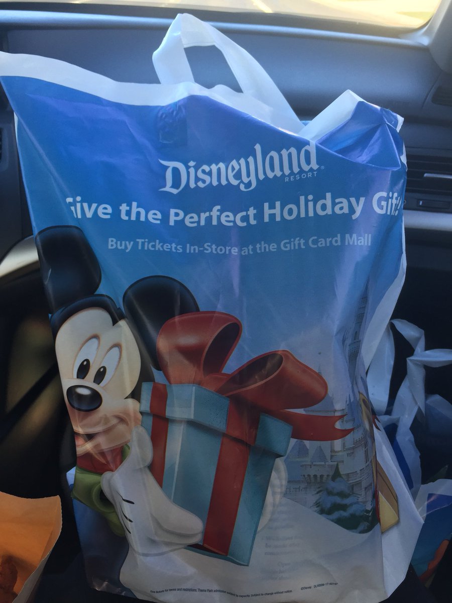 Thanks for the free shopping bag <a href="/DisneyParks/">Disney Parks</a>! 🖤 <a href="/Safeway/">Safeway</a>
