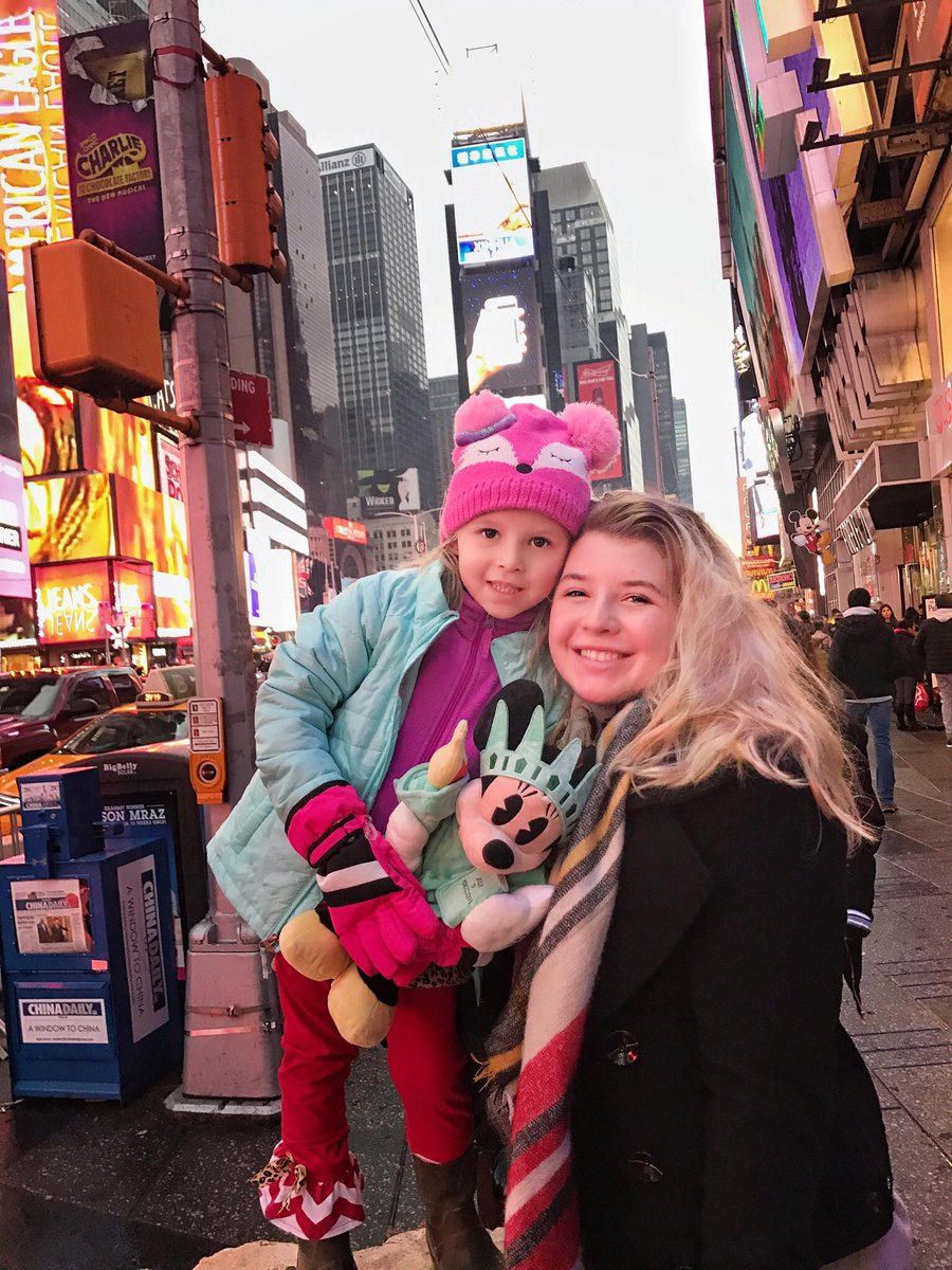 SwimFrostburg's tweet photo. Freshman Lexie Hancher took advantage of her winter break and went exploring with her family in the one and only New York City! π½π Who else has had the opportunity to go somewhere cool this break?! πππβοΈ #WinterBreak2017 #BobcatFamily #FSUSwim https://t.co/805ubFQHfq