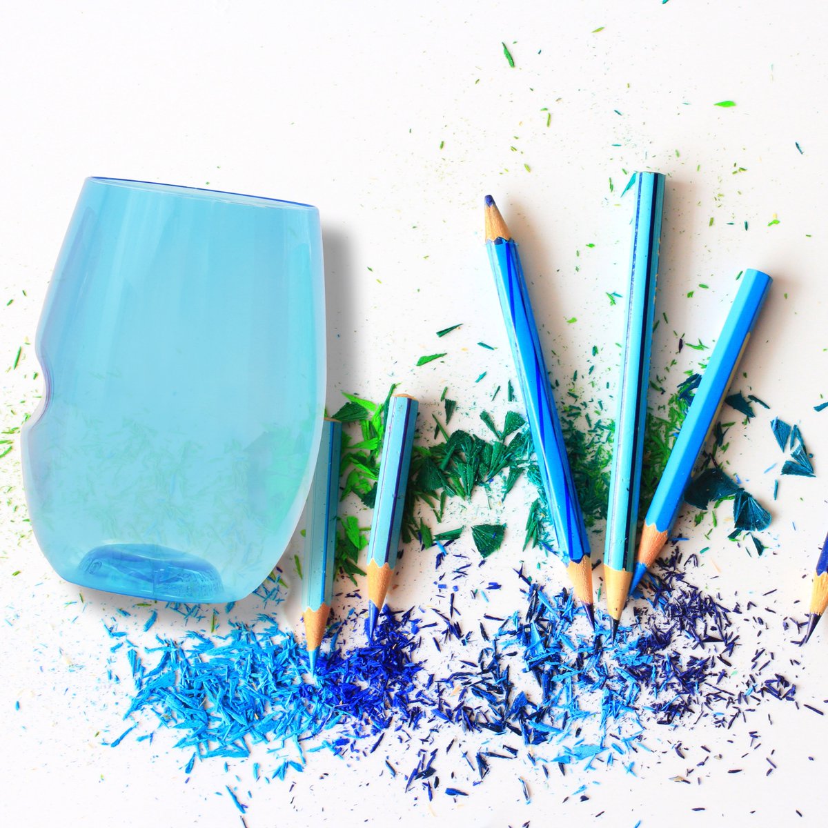 govino's tweet photo. Add an artistic touch to your next dinner party! New GOVINO jewel tone glasses accessorize your table instantly. Cute yet casual, tinted GOVINOs add a little bohemian flare to kitchen decor. Check out the link in our description for the full line of colors. https://t.co/44AVqidAlZ