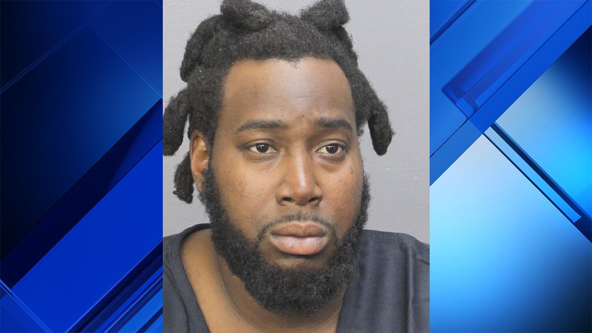 Man strikes Margate officer with car during chase, police say bit.ly/2DiR5BF https://t.co/tMKKm4b7VA