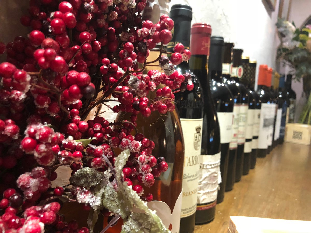 trillomalaga's tweet photo. Tenemos una selección de vinos magnifica, y cuidadosamente seleccionada, Con cual te quedas hoy? https://t.co/nnJNAAxkhx
