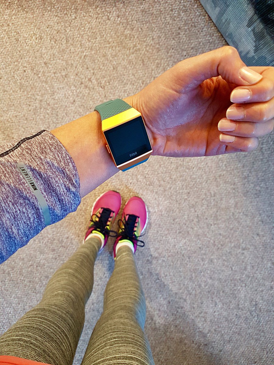 HeyItsMeMissJT's tweet photo. Workout time!!! Gotta love #BoxingDay sales! New @fitbit! Letβs all pray that I donβt damage or crack the screen anytime soon. #accidentprone #fitbitionic #fitnessmatters #trainhard #iplayrough π https://t.co/2ZmNGvbLjc