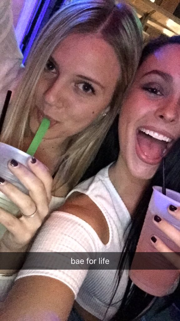 beccazee1's tweet image. hbd abigail♥️🍾 hope it's #littyaf #212121 #ily