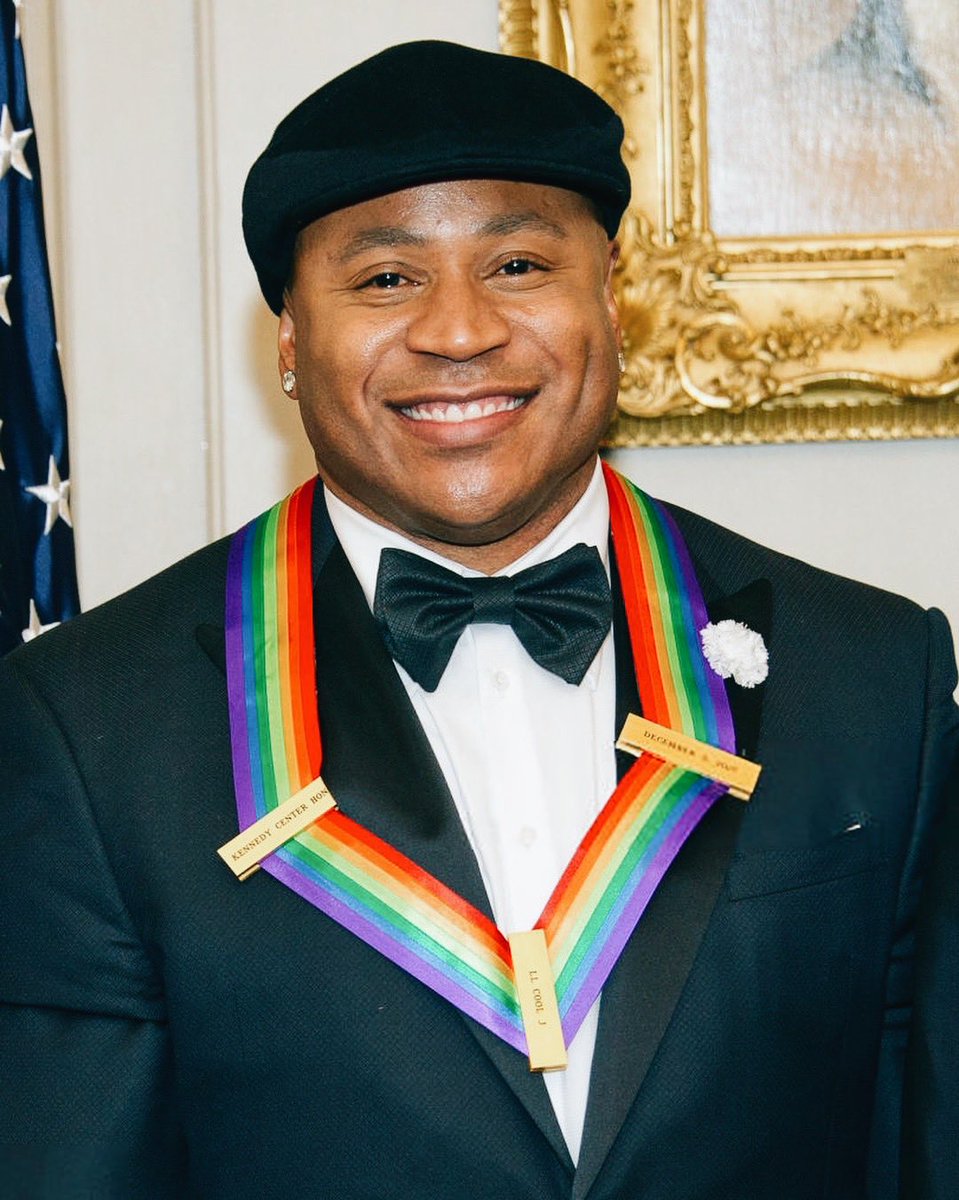 llcoolj's tweet photo. GOD IS GREAT!!! Tonight #HIPHOP Makes history!!!! Thank you to the #KCHonors and everyone who made this all possible 🙏 Congratulations to my fellow honorees… I respect you and I salute you !! 🙌 Tune in tonight at 9/8c on @CBS!! @kencen #IAMTRULYGRATEFUL #FORTHECULTURE https://t.co/N9eSMohdRu