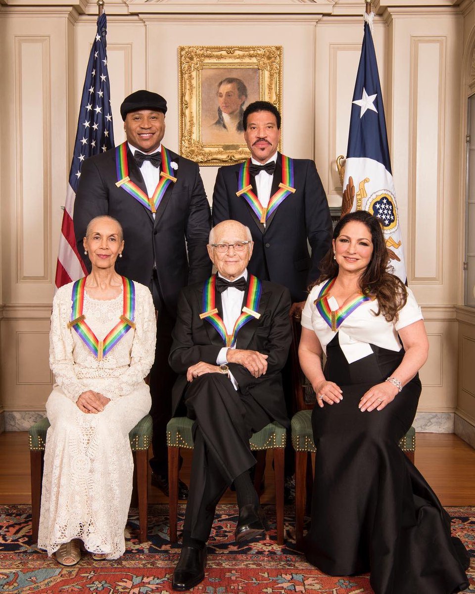 llcoolj's tweet photo. GOD IS GREAT!!! Tonight #HIPHOP Makes history!!!! Thank you to the #KCHonors and everyone who made this all possible 🙏 Congratulations to my fellow honorees… I respect you and I salute you !! 🙌 Tune in tonight at 9/8c on @CBS!! @kencen #IAMTRULYGRATEFUL #FORTHECULTURE https://t.co/N9eSMohdRu
