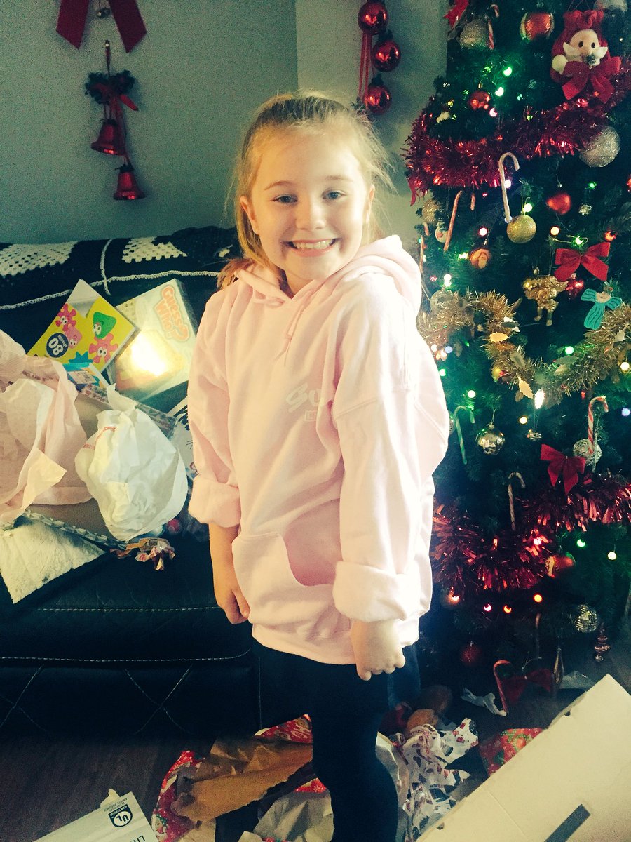 Leah_96_Gordon's tweet photo. Someone’s happy with there new sugg life jumper @Zoella @Joe_Sugg  @jamesdanielSUFC #sugglife https://t.co/C14EAb1RgG