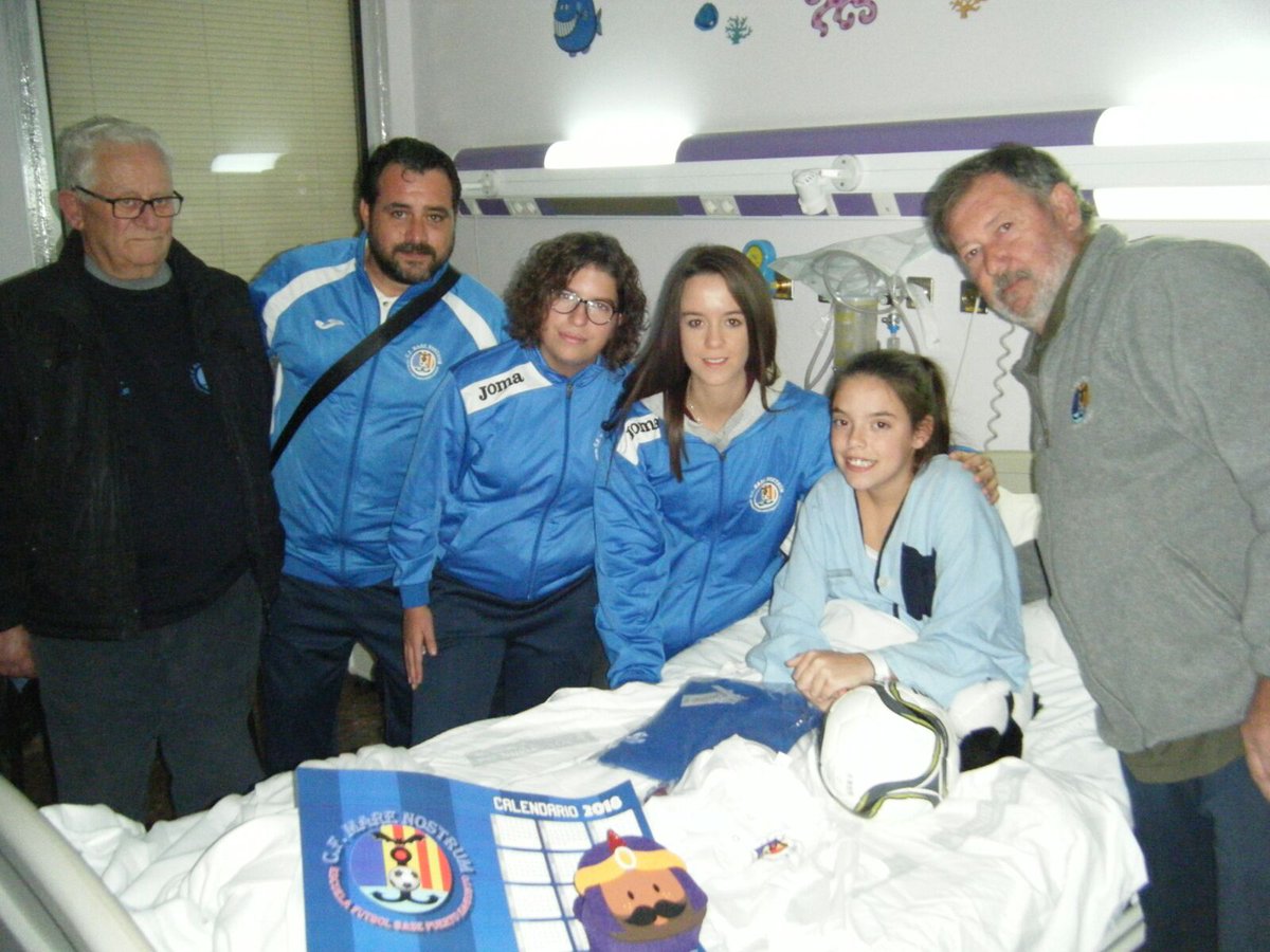 CfMareNostrum's tweet photo. Hoy el Cf Mare Nostrum visita al los niñ@s del hospital de Sagunto. Experiencia gratificante que repetiremos sin duda 😊 Gracias a padres y madres de los niñ@s por permitirnos realizar esta visita y por supuesto también al personal del hospital.#Valores #Cfmarenostrum #visita🎄🎉 https://t.co/azLG7VExqt