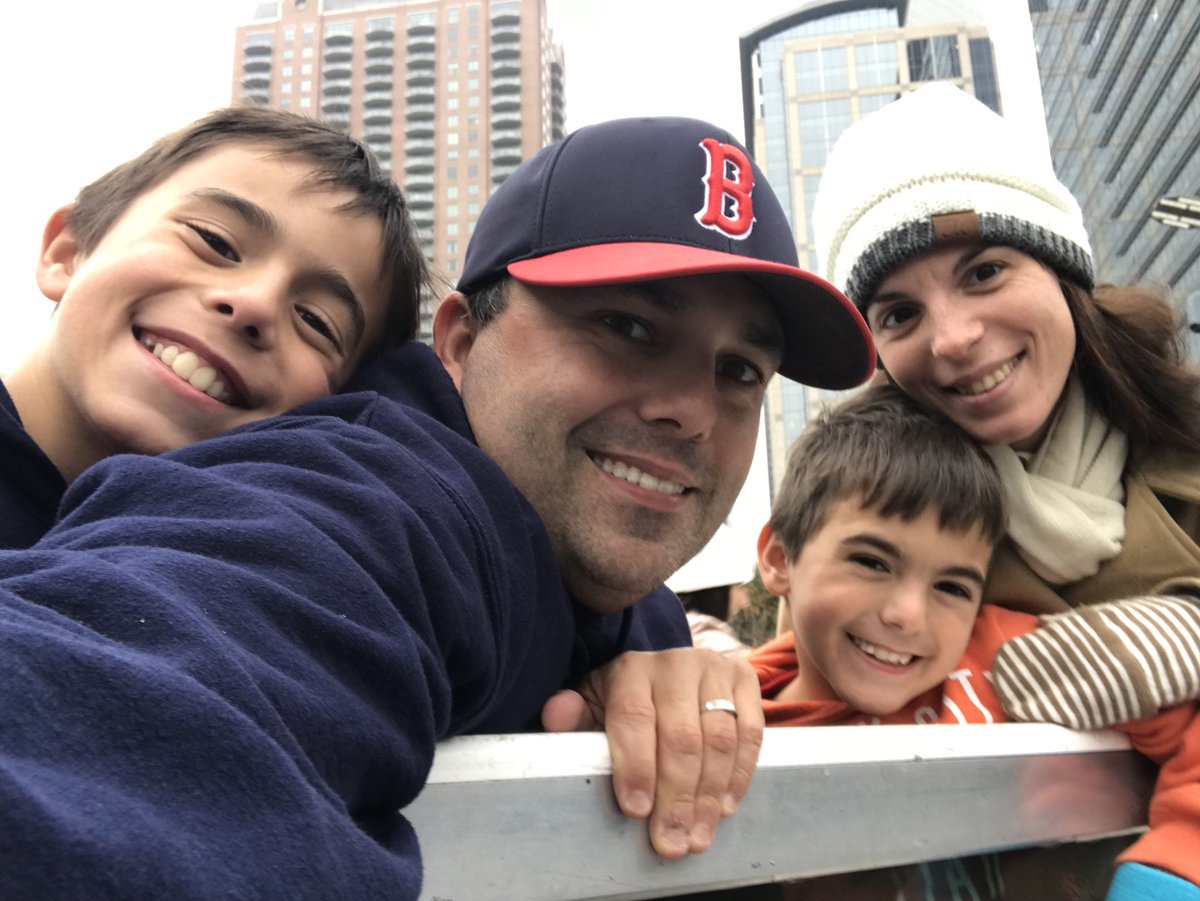 brianvolante's tweet photo. Ice Skating at Discovery Green! #dgice #discoverygreen @agvolante https://t.co/fXeEC8ZcCP