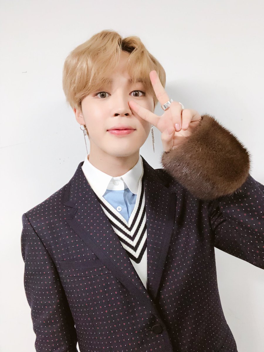 MTV's tweet photo. Wow, we love a style icon !!!!!! @BTS_twt https://t.co/K5qVI2Ntpf