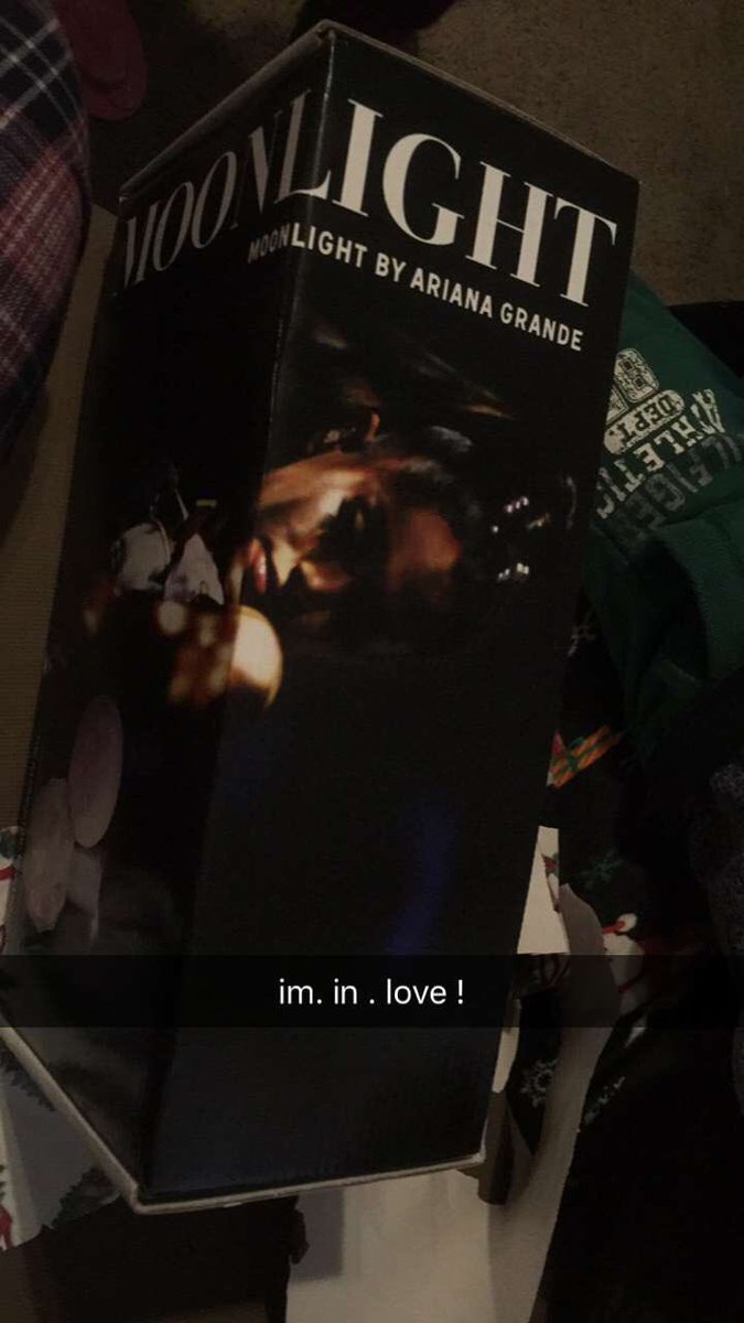 leavemetea's tweet photo. fam came in clutch w the moonlight set! FINALLY https://t.co/xO6HjomN69