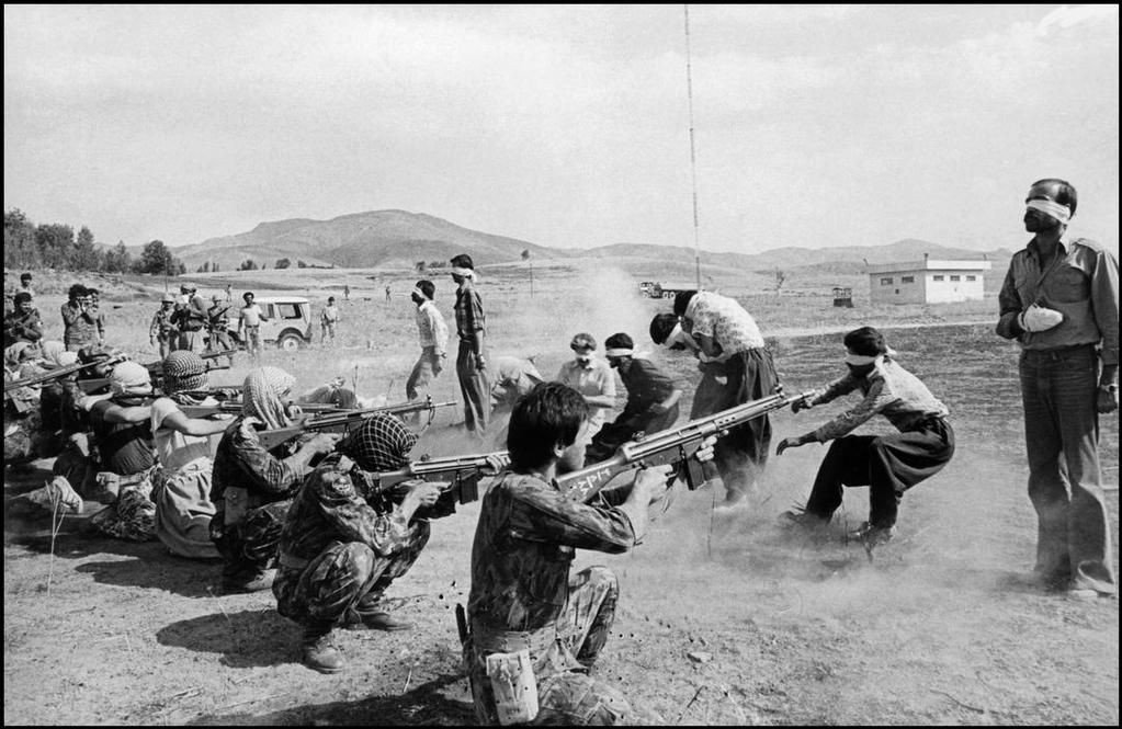 Kurdish_culture's tweet photo. Photo of a group of Kurds blindfolded and getting excuted by #Iran|ian soldiers after a fatwa of jihad issued by Iranian islamic clerk #Khomeini against Kurdish people that declared Kurds as 'infidels". 1979. https://t.co/bmFGUE5GyD