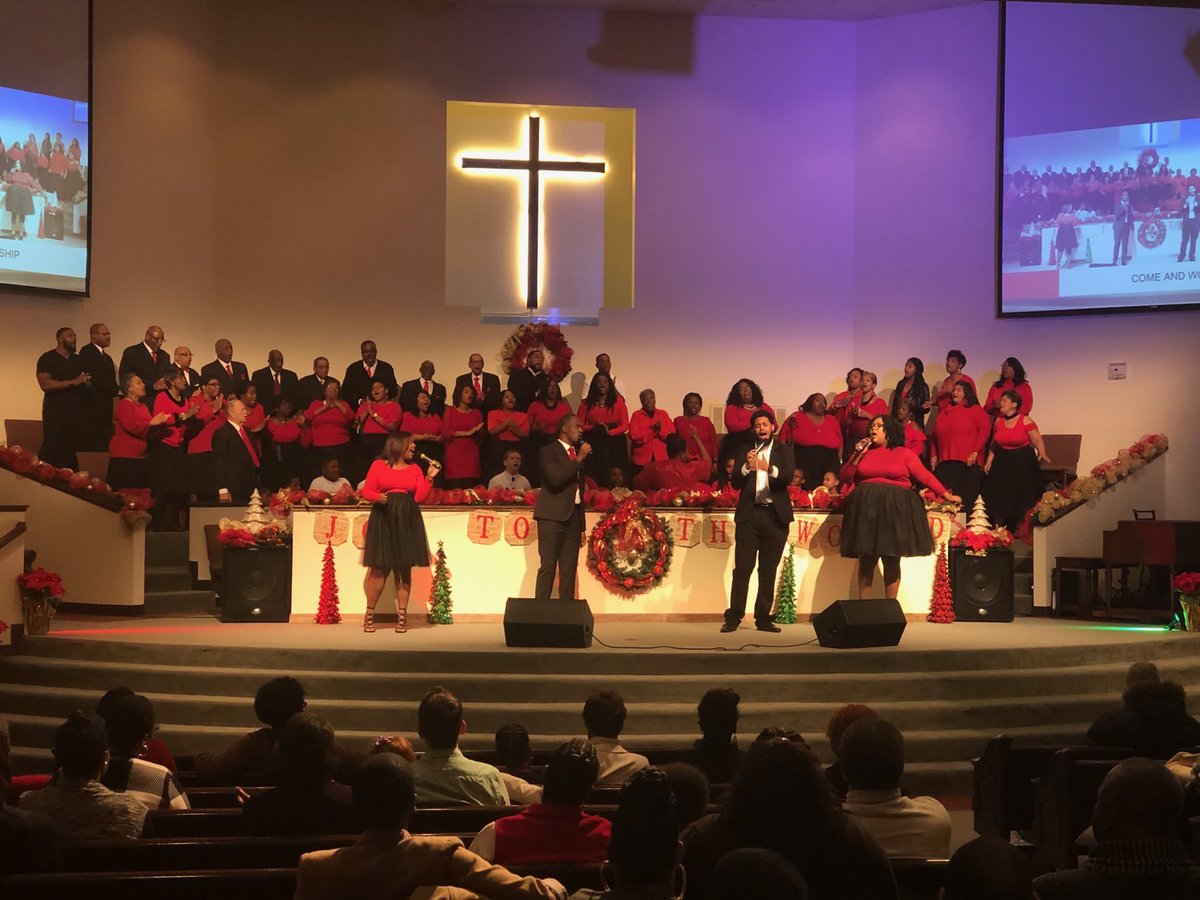 johnfaisonsr's tweet photo. Special shout out to Rev. Tony Mullins for the awesome campus Christmas decorations @TheGroveNash. He has a creative eye &amp; a brilliant mind for pulling it all together. We appreciate you! If you need design help, check him out!
#Accelerate2017 https://t.co/lUt9t8U8qD