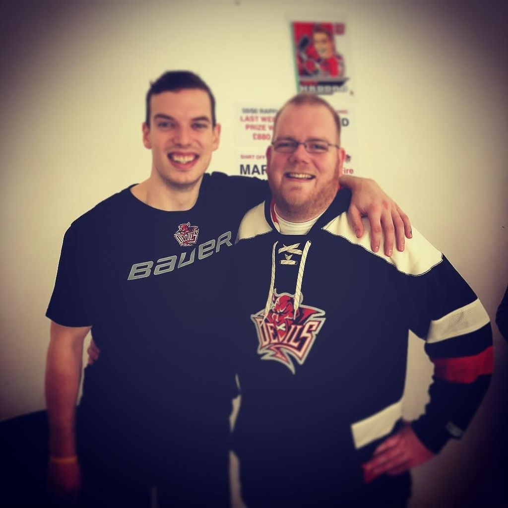 chris_price's tweet photo. Great man. Always has times for his fans. #filteredtothemax #letsgodevils @cardiffdevilsofficial @joeyhaddad27 https://t.co/EqbCeJP4P2 https://t.co/iq14pNXgQA