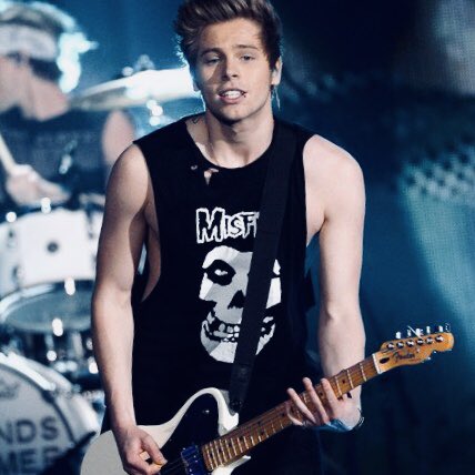 all5SOSposts's tweet photo. 2014 Luke Hemmings is a concept https://t.co/JutBw4O6gD
