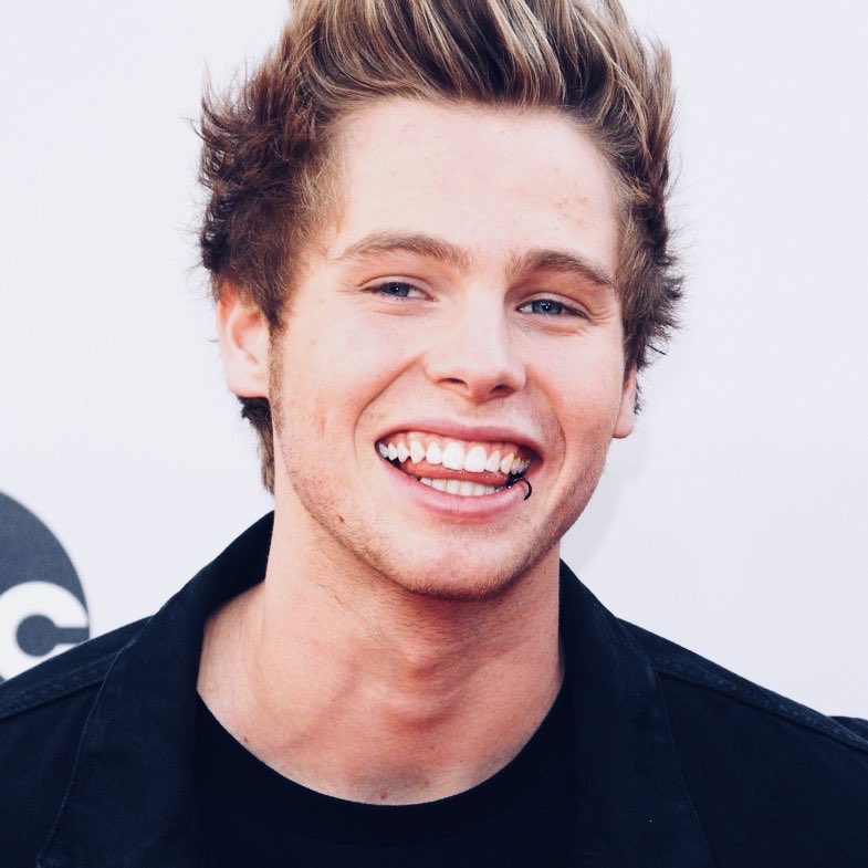 all5SOSposts's tweet photo. 2014 Luke Hemmings is a concept https://t.co/JutBw4O6gD
