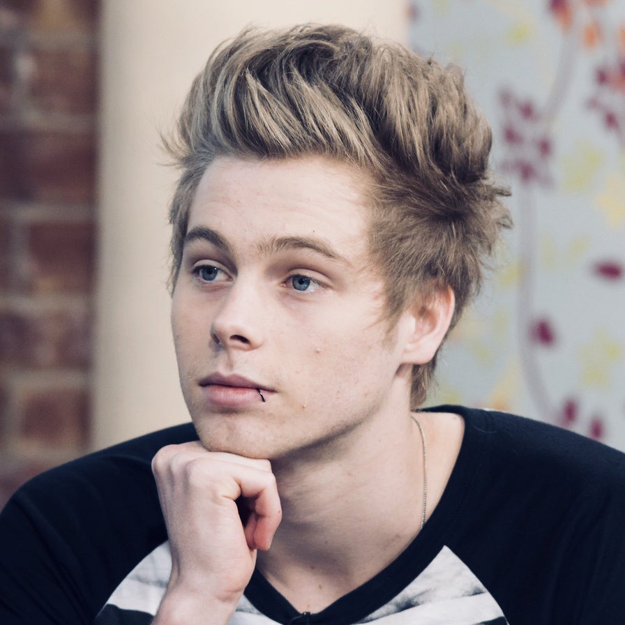 all5SOSposts's tweet photo. 2014 Luke Hemmings is a concept https://t.co/JutBw4O6gD