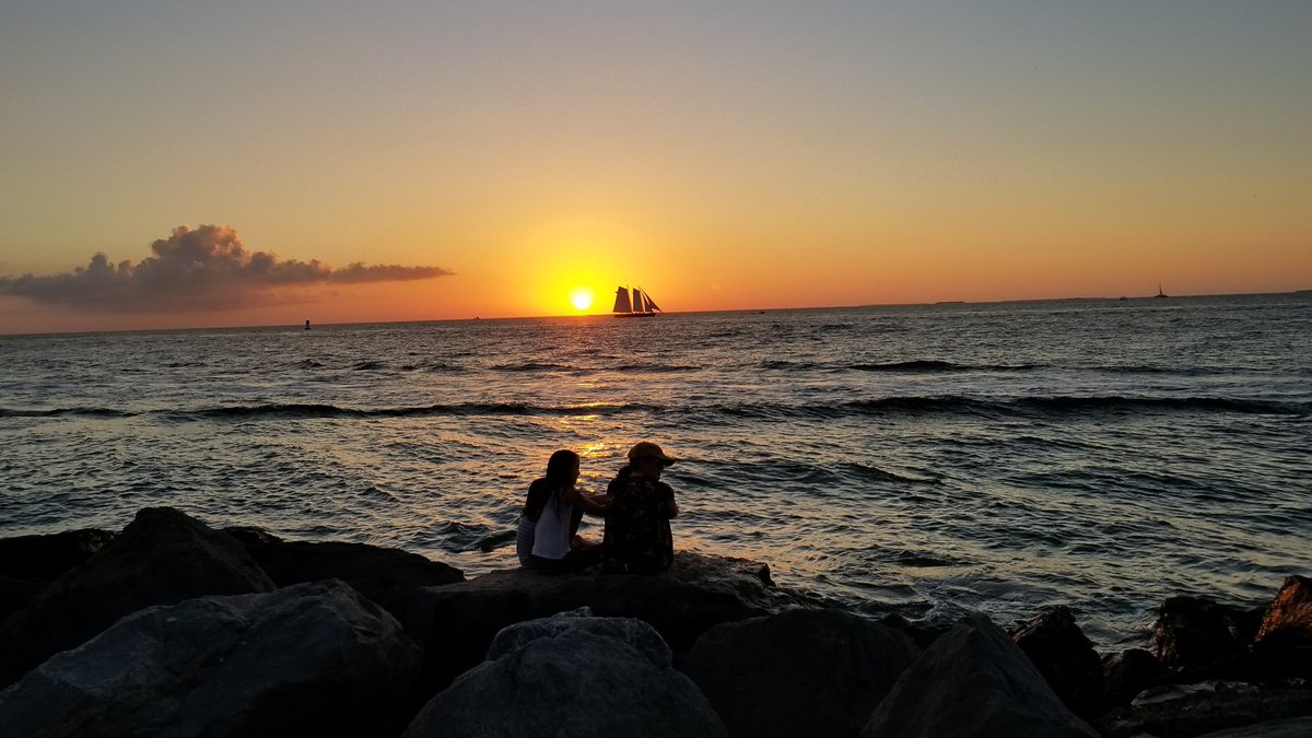 therealBeede's tweet photo. Hurricanes can't destroy our beautiful sunsets. #ConchStrong https://t.co/7WviY3MkA7